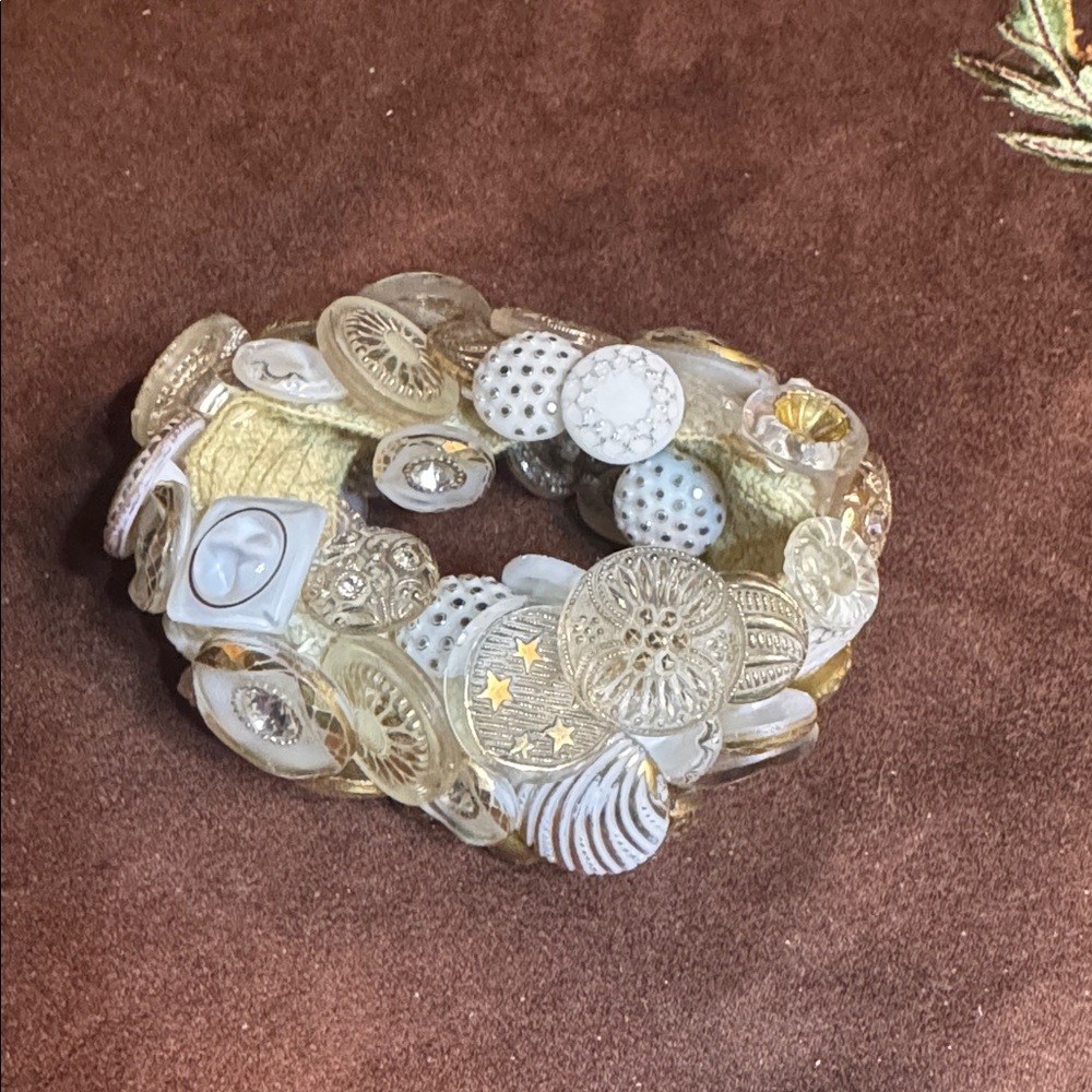 White / Gold Button Stretch Bracelet - image 5